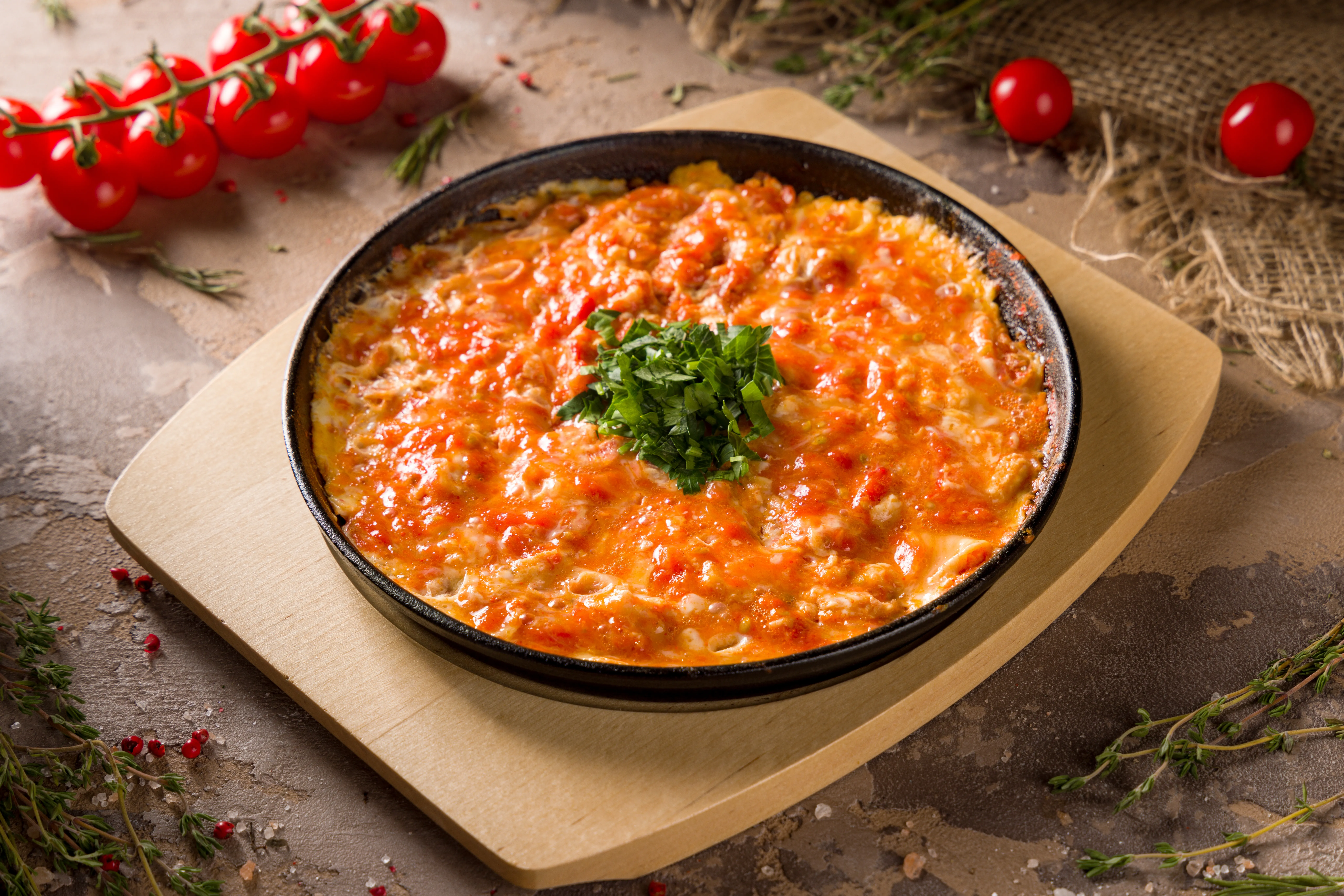 Яичница с помидорами